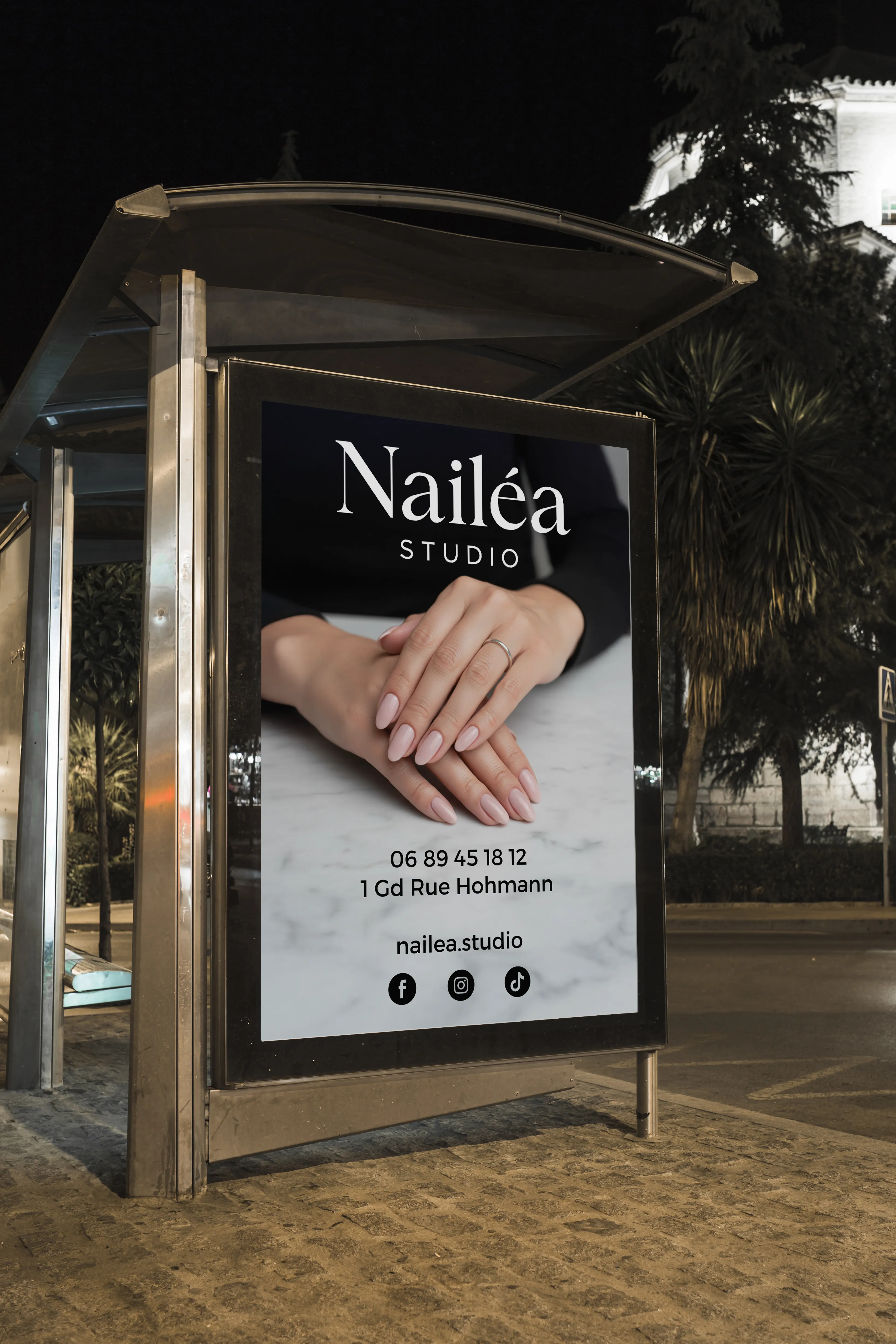 Flyer Nailéa Studio en situation sur un affichage urbain
